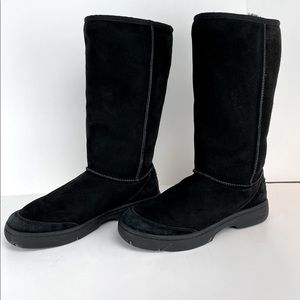 UGG Classic Tall Shearling Suede BOOTS Women Sz 9 Black white stitching up back